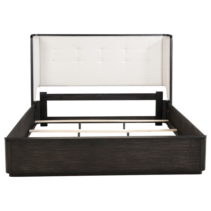 Leandro Wingback Bed